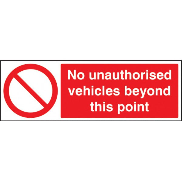 No unauthorised vehicles beyond this point (3216)
